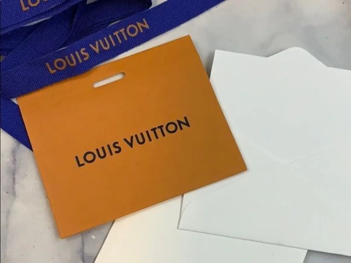 does Louis Vuitton have Gift Cards